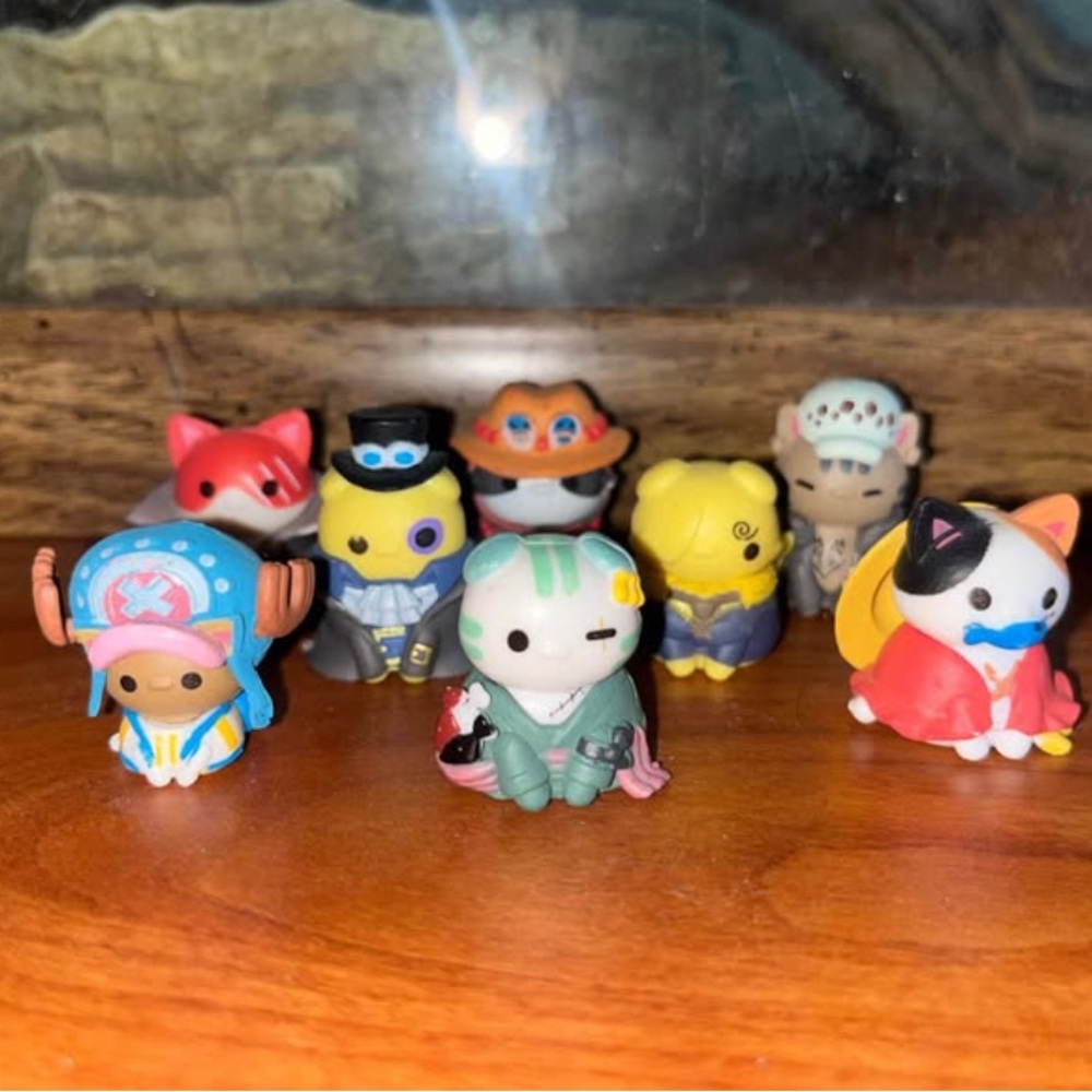 One Piece Anime cat figurines (8 pcs)
